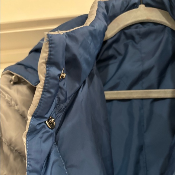 Zella Large Reversible Puffer Coat blue and silver - Picture 6 of 8